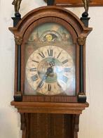 Twee Antieke Klokken, Ophalen