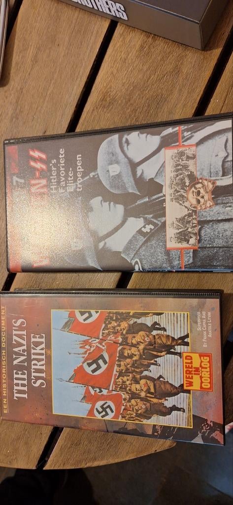 2 VHS Banden 2e wereldoorlog., Cd's en Dvd's, Ophalen of Verzenden, Zo goed als nieuw