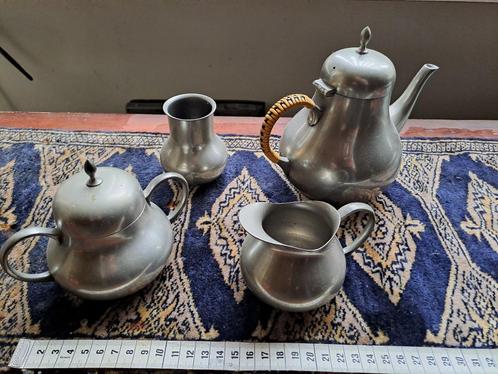 tinnen theeserviesje compleet .Theekan,roomkan,suikerpot etc, Antiek en Kunst, Curiosa en Brocante, Ophalen of Verzenden