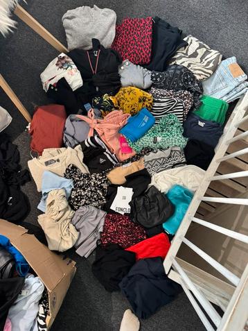 Groot Kledingpakket maat xs/s beschikbaar voor biedingen