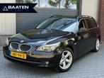 BMW 5-serie Touring 523i LCI 190PK|Pano|NaviPro|LED|Leder|Yo, Auto's, BMW, Achterwielaandrijving, 1800 kg, Zwart, Lichtsensor