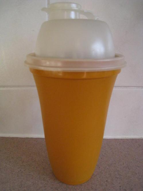Tupperware cocktail shaker, Quick Shake Container 844-14, Huis en Inrichting, Keuken | Tupperware, Overige typen, Oranje, Ophalen of Verzenden
