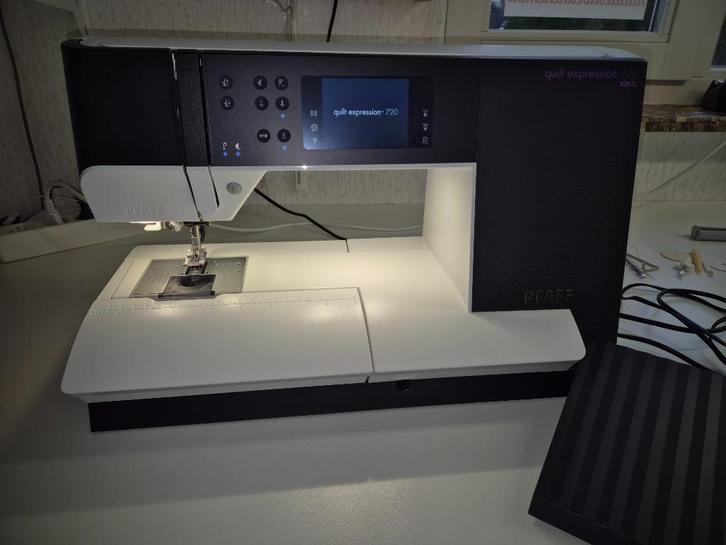 Naaimachine Pfaff expression 720 Quilt, Hobby en Vrije tijd, Naaimachines en Toebehoren, Zo goed als nieuw, Naaimachine, Pfaff