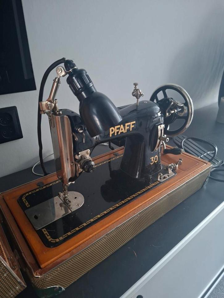 Pfaff 30 Naaimachine in Koffer - Werkend!, Antiek en Kunst, Antiek | Naaimachines, Ophalen of Verzenden