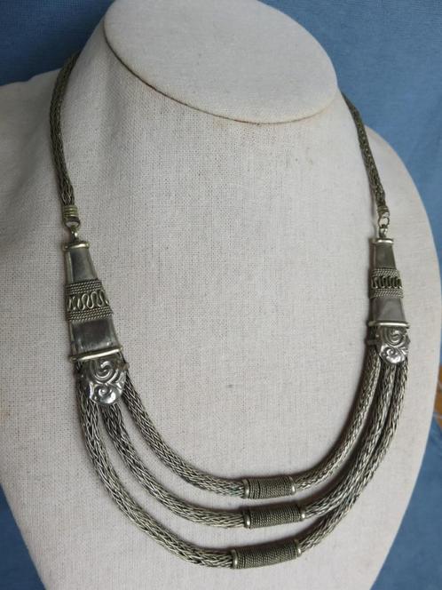 Oud hals sieraad in gevlochten metaaldraad - 20e eeuw, Sieraden, Tassen en Uiterlijk, Kettingen, Gebruikt, Overige materialen