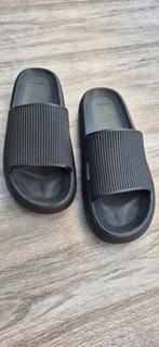 HappyFlops Slippers Maat 45 - Zo goed als nieuw, Slippers, Zwart, Ophalen of Verzenden, Zo goed als nieuw