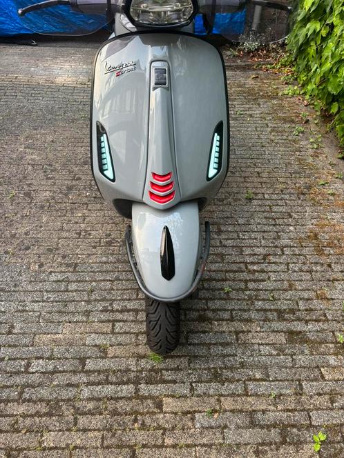 Vespa nardo grey 2020 (geel kenteken), Fietsen en Brommers, Scooters | Vespa, Gebruikt, Vespa S, Maximaal 45 km/u, Benzine, Ophalen
