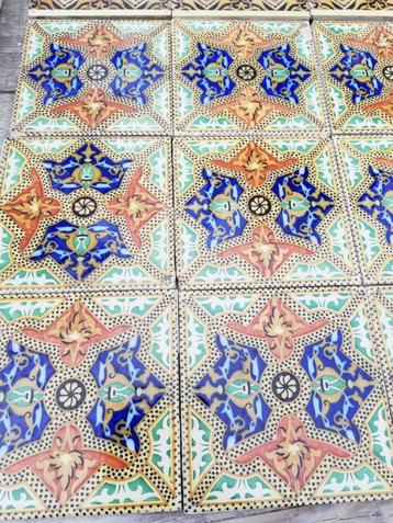 Set van 9 bijzondere antieke Spaanse tegels 20x20cm beschikbaar voor biedingen