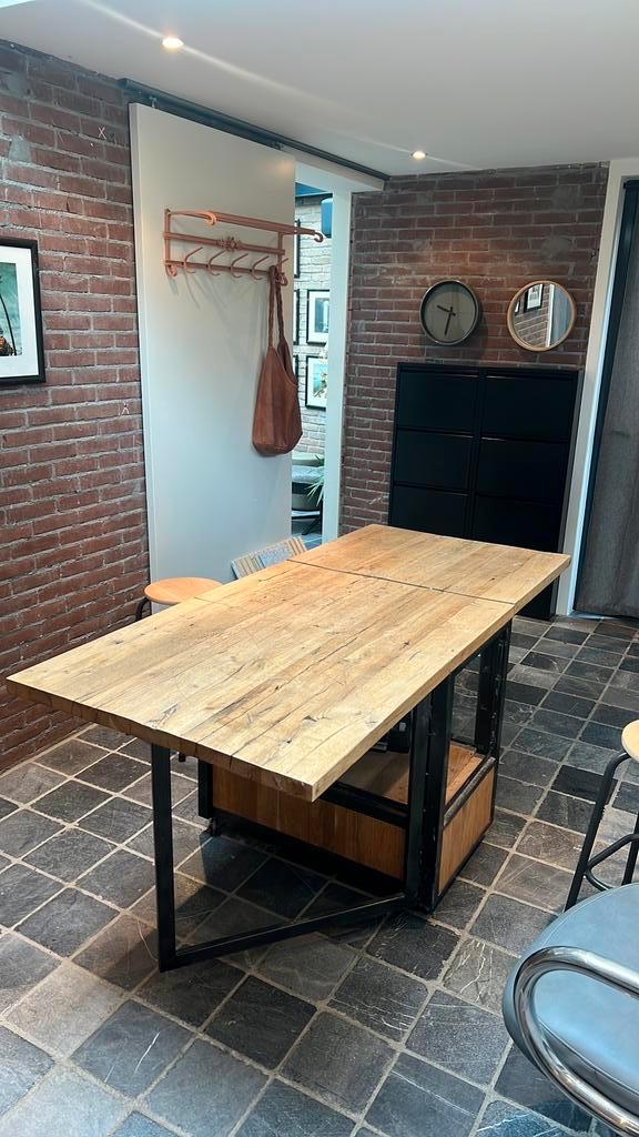Bureau / Tafel uitklapbaar massief eiken met staal, Huis en Inrichting, Bureaus, Gebruikt, Bureau, Met wielen, Ophalen