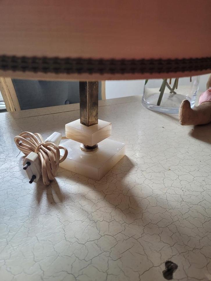 Vintage tafellamp met onyx en koperen voet, Huis en Inrichting, Lampen | Tafellampen, Zo goed als nieuw, Minder dan 50 cm, Metaal
