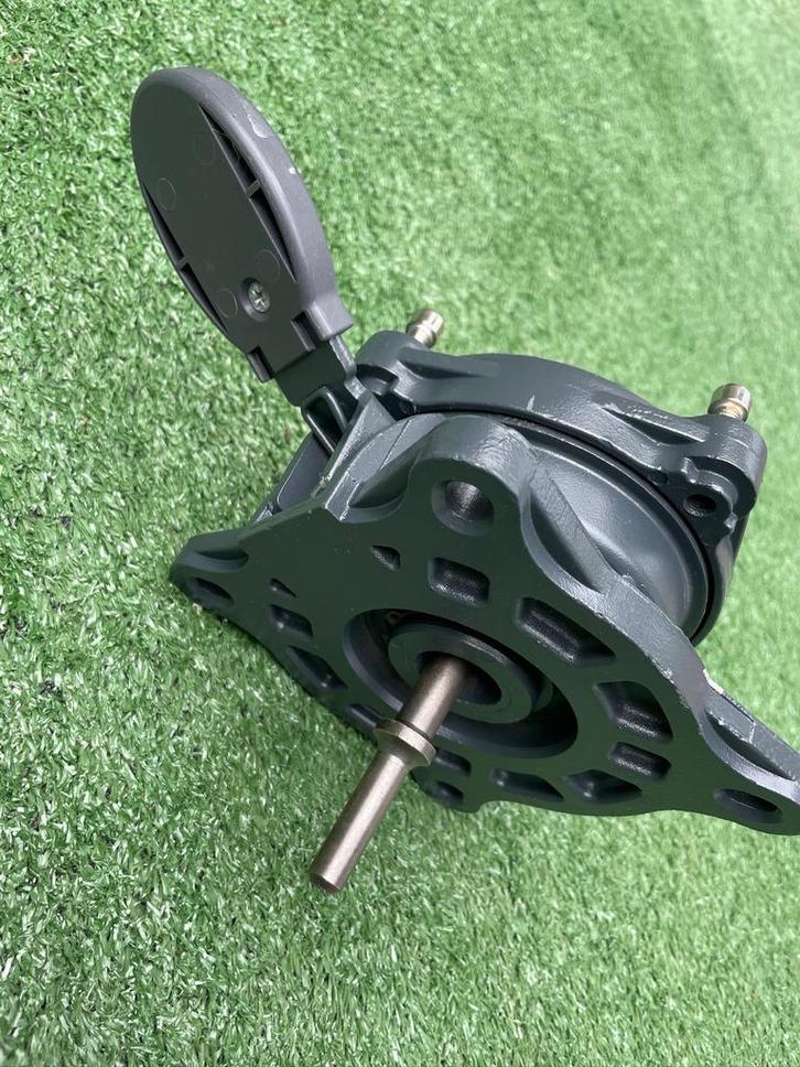 Boot Motor Onderdeel -   hydraulisch, stuurpomp, Watersport en Boten, Bootonderdelen, Zo goed als nieuw, Motor en Techniek, Zeilboot of Motorboot