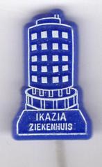 IKAZIA ziekenhuis Rotterdam plastic speldje ( D_508, Verzamelen, Speldjes, Pins en Buttons, Speldje of Pin, Stad of Land, Zo goed als nieuw