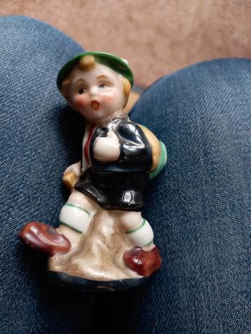 Vintage Beierse Jongen Goebel hummel Porseleinen Figuur beschikbaar voor biedingen