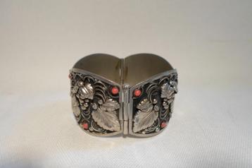 Armband Zilver Rode Accenten beschikbaar voor biedingen