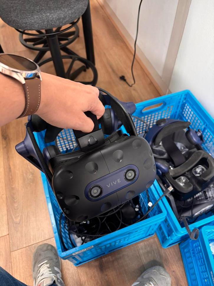 HTC Vive Pro 2 Compleet, Spelcomputers en Games, Virtual Reality, Zo goed als nieuw, Pc, VR-bril, Ophalen