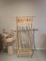 12 verschillende houten kledinghangers, Ophalen of Verzenden, Zo goed als nieuw, Hout