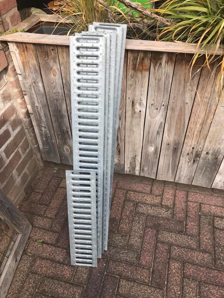 Gootrooster gegalvaniseerd 100x13cm (5,5 stuks), Tuin en Terras, Deurmatten, Gebruikt, Overige materialen, Buiten, Ophalen