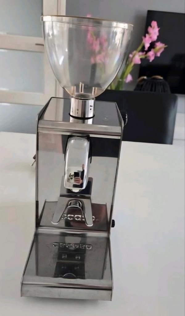Te koop een mooie/goede Ascaso l-Steel 1 Rvs bonenmaler, Witgoed en Apparatuur, Koffiemachine-accessoires, Zo goed als nieuw, Ophalen of Verzenden