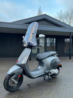 Vespa sprint 2018  25 km, Fietsen en Brommers, Ophalen, Gebruikt, Vespa S, Benzine