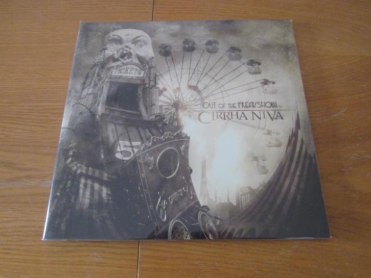 Cirrha Niva ‎- Out Of The Freakshow 2016 PCNLP006 Dubbel LP, Cd's en Dvd's, Vinyl | Hardrock en Metal, Nieuw in verpakking, Ophalen