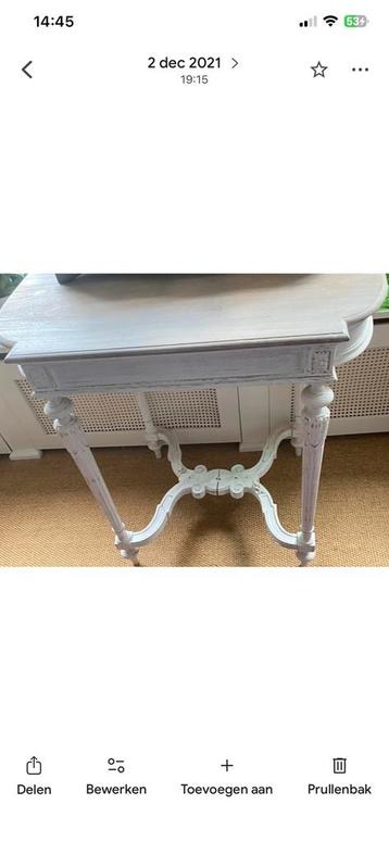 Antieke tafel beschikbaar voor biedingen