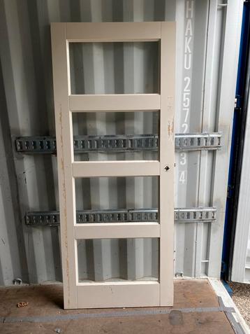 Binnendeur met glas beschikbaar voor biedingen