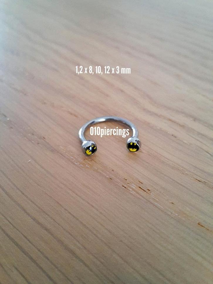 Nieuwe hoefijzer piercings. Batman., Sieraden, Tassen en Uiterlijk, Piercings, Zo goed als nieuw, Oor- of Traguspiercing, Staal