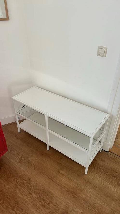 Witte tv meubel of kastje glas hout / white TV shelf glass, Huis en Inrichting, Kasten | Televisiemeubels, Gebruikt, Minder dan 100 cm