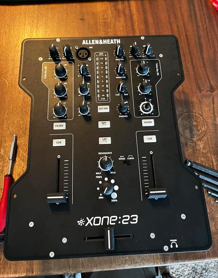 Allen & Heath Xone 23 - met Dust cover in prima staat, Muziek en Instrumenten, Mengpanelen, Zo goed als nieuw, Minder dan 5 kanalen