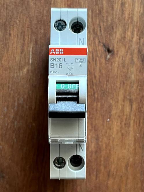 ABB SN201L B16 installatieautomaat – 1P 6kA | DIN-rail, Doe-het-zelf en Verbouw, Elektra en Kabels, Zo goed als nieuw, Overige typen