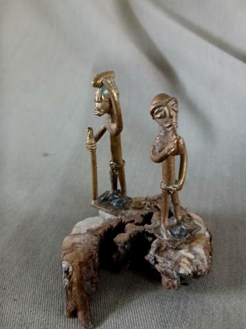 Twee bronzen beeldjes van de Batéké-stam,  beschikbaar voor biedingen