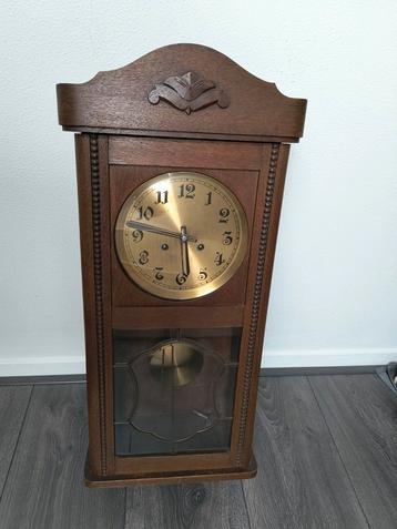 Prachtige antieke wandklok  beschikbaar voor biedingen