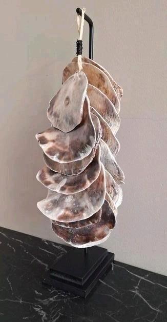 Mooie parelmoer taupe paarse schelpenketting op voet, Huis en Inrichting, Woonaccessoires | Overige, Nieuw, Ophalen of Verzenden