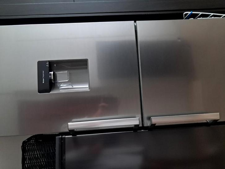 KOOPJE !!luxe koel kast  350,-, Witgoed en Apparatuur, Koelkasten en IJskasten, Zo goed als nieuw, Met aparte vriezer, 200 liter of meer