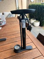 Kleine fietspomp met meter, Fietsen en Brommers, Fietsaccessoires | Fietspompen, Ophalen of Verzenden