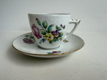 Bing & Grondahl Saxon Flower kop en schotel beschikbaar voor biedingen