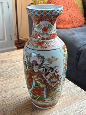 Chinese Porseleinen Vintage Vaas beschikbaar voor biedingen