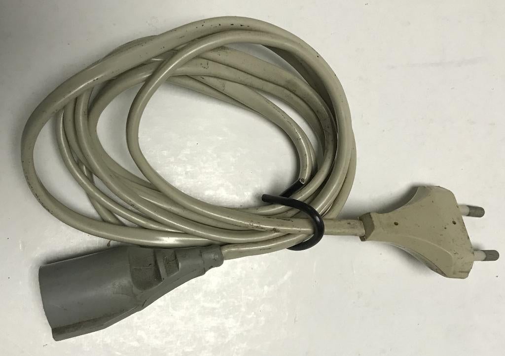 Netsnoer met speciale aansluiting {2421}, Audio, Tv en Foto, Audiokabels en Televisiekabels, Ophalen of Verzenden, Gebruikt, Minder dan 2 meter