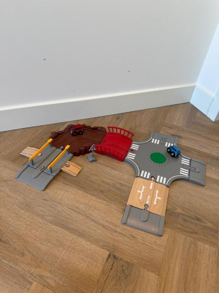 Heel goed Brio hout trein Auto weg set City & Country 33819, Kinderen en Baby's, Speelgoed | Houten speelgoed, Zo goed als nieuw