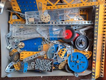 Meccano, Bak vol, kraan/kraanonderdelen beschikbaar voor biedingen