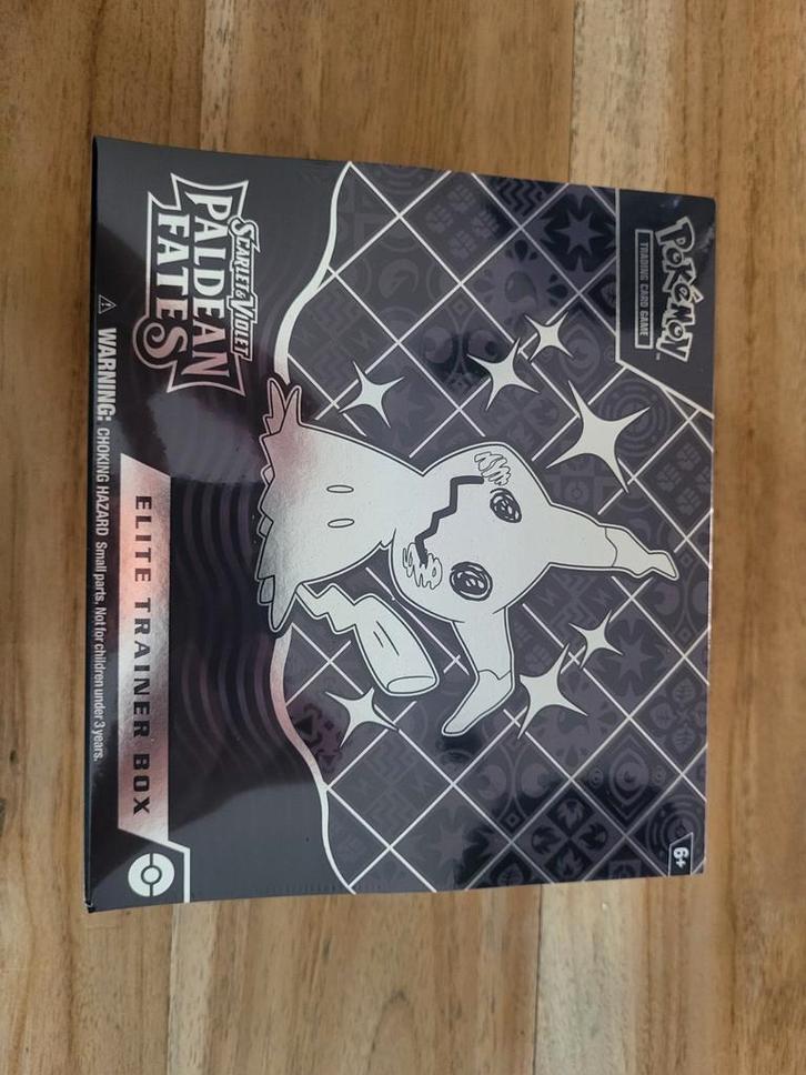 Pokemon etb Paldean fates, Hobby en Vrije tijd, Verzamelkaartspellen | Pokémon, Nieuw, Ophalen of Verzenden