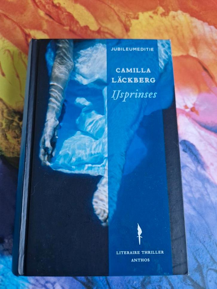 Camilla Läckberg - IJsprinses hardcover, Boeken, Thrillers, Zo goed als nieuw, Nederland, Ophalen of Verzenden