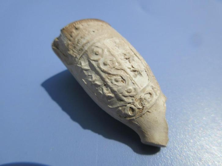 versierde pijpenkop Oranjepijp  Gouda1670, Antiek en Kunst, Antiek | Keramiek en Aardewerk, Verzenden
