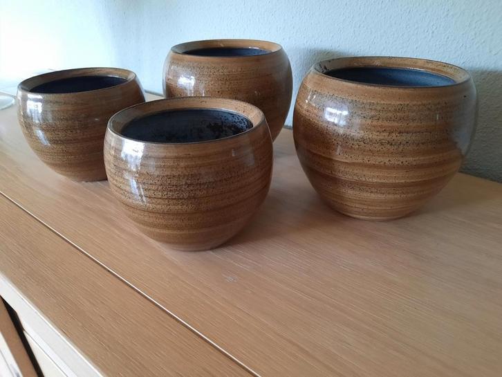 AARDEWERK OVERPOTTEN, Tuin en Terras, Bloempotten, Zo goed als nieuw, Aardewerk, Binnen, Minder dan 40 cm, Minder dan 25 cm, Rond