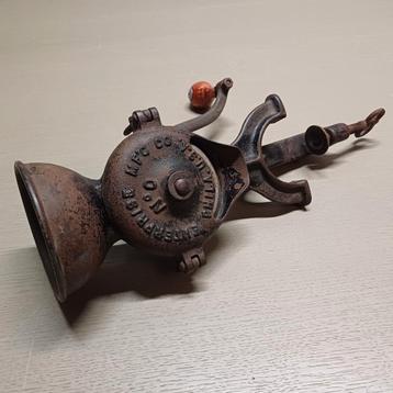 VINTAGE INDUSTRIEEL ANTIEK DECORATIEVE KOFFIEMOLEN  beschikbaar voor biedingen