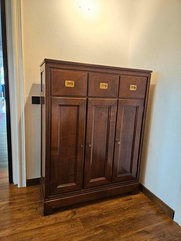 Nostalgische kersen houten kast  beschikbaar voor biedingen