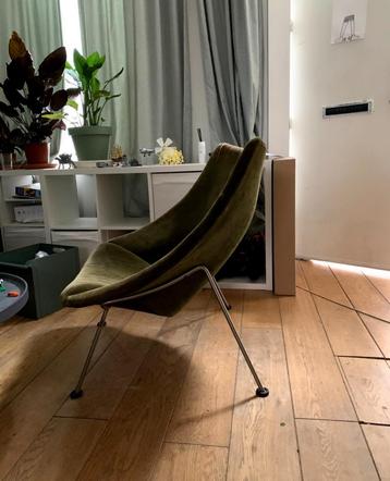 Oyster chair Pierre Paulin beschikbaar voor biedingen