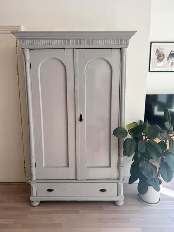 Brocante / Antieke kast beschikbaar voor biedingen