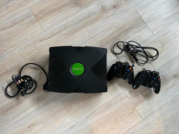 Originele Xbox met 2 controllers (incl spellen), Spelcomputers en Games, Spelcomputers | Xbox Original, Gebruikt, Met 2 controllers