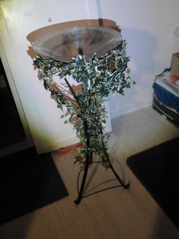 Standaard met schaal beschikbaar voor biedingen